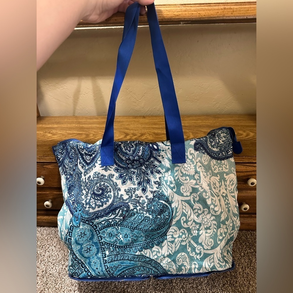 Chico’s packable print tote - Picture 2 of 11